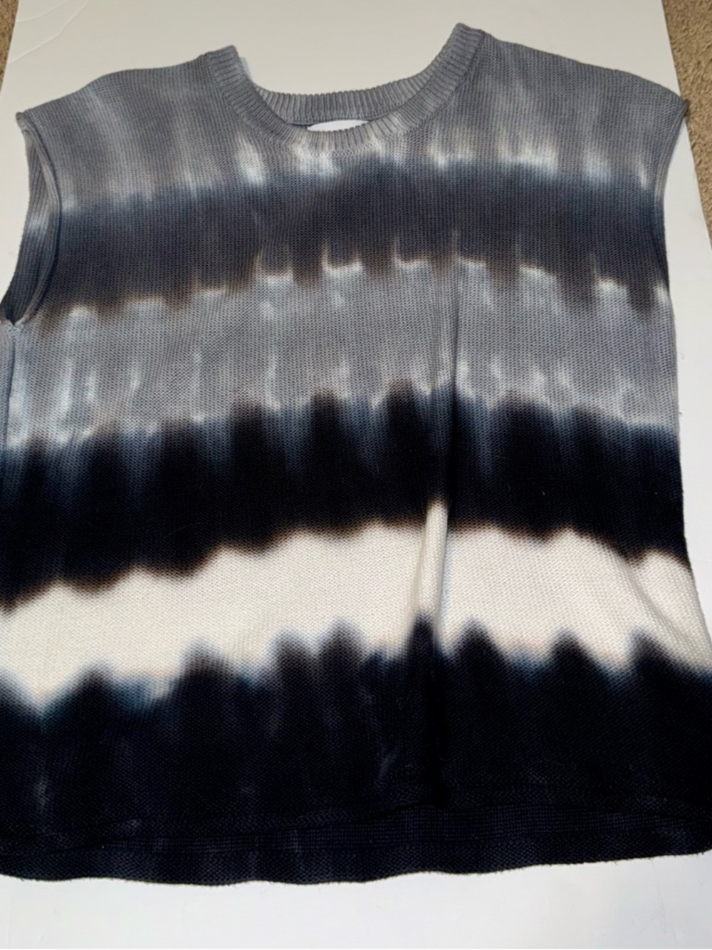 Evereve Black, Gray & White Sleeveless Tie-Dye Tank